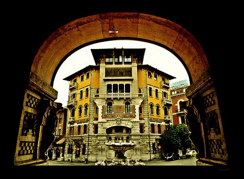 Il Quartiere Coppedè. Architettura a Roma fra Liberty, fantastico e pastiche di eclettico